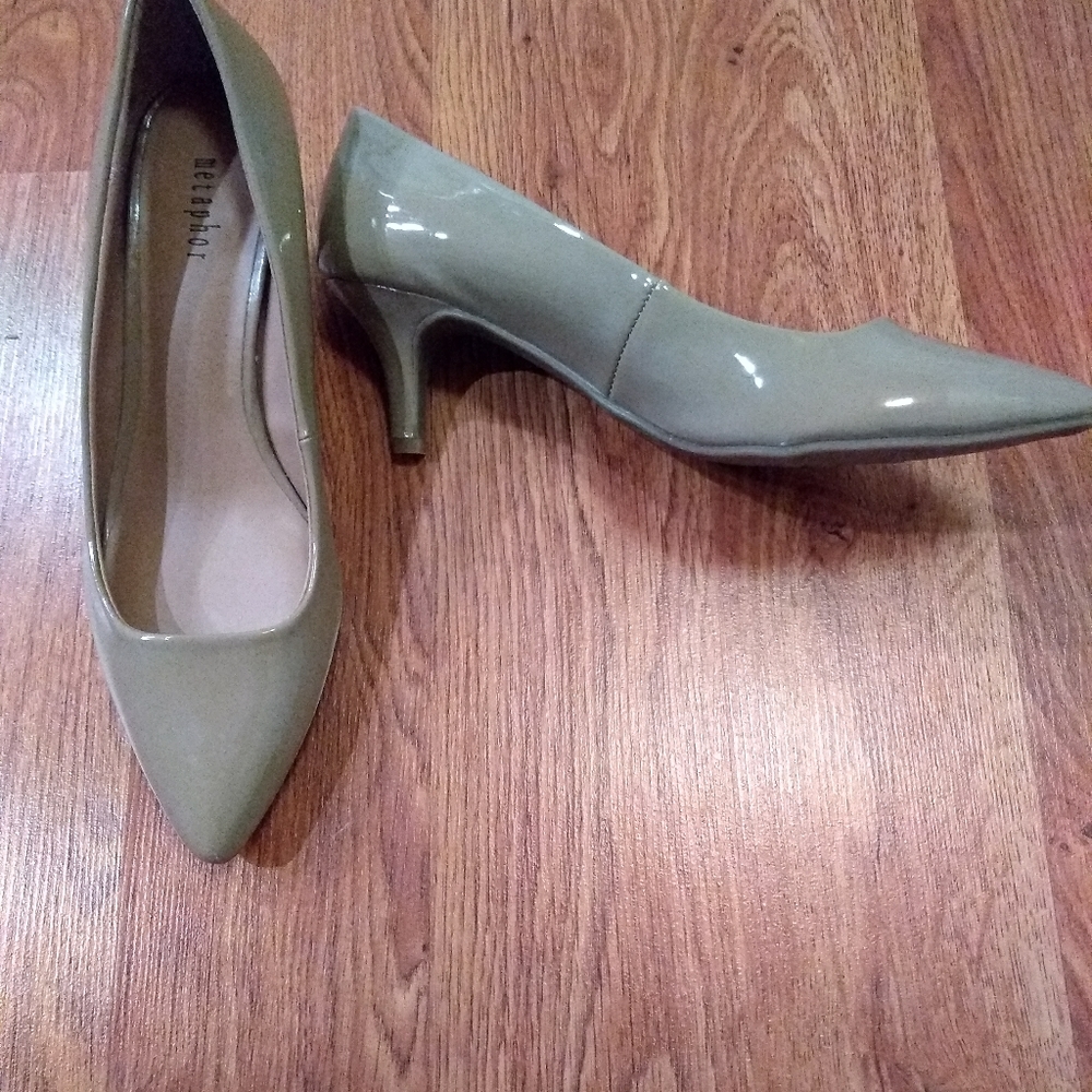 Closed toe heels